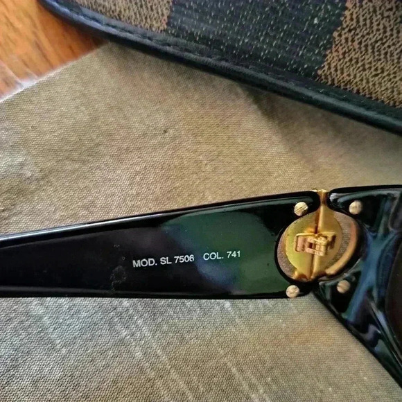 Sunglasses FENDI - Picture 2 of 15